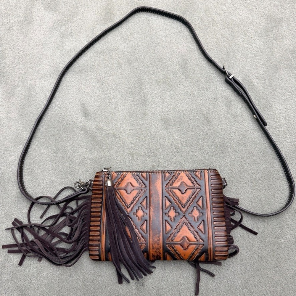 Montana West Aztec Pattern Clutch/Crossbody Purse 8.5" x 0.2" x 5.3" (Drop 24")